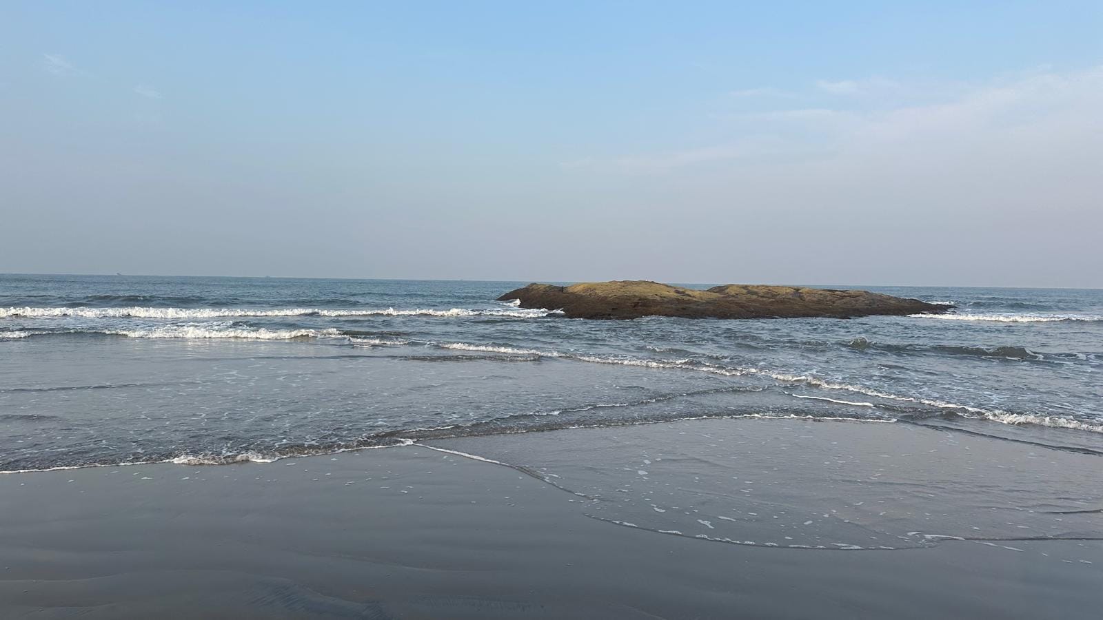 Calm sea and shoreline in Goa